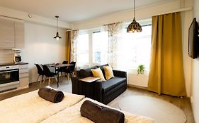 First Aparthotel Comet